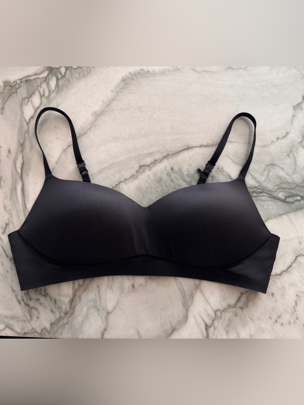 EBY Black Wireless Seamless Convertible Bra Size Medium